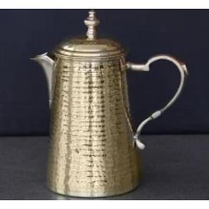 Jarra de agua de latón puro de alta calidad con pulido dorado Diseño tradicional Mango fuerte Perfecto para beber diariamente y uso doméstico - Product Image 2