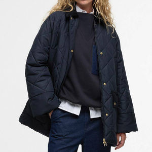 Dernières vestes matelassées pour femmes en couleur unie, chaudes, OEM, prix bas, tendance, tenues d'hiver, col rabattu, décontractées, vêtements d'extérieur - Product Image 2