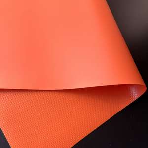 610 जीएसएम वाटरप्रूफ पीसी विनाइल कोटिंग चमकदार टेक-आउट बैग सामग्री सादे <span class=keywords><strong>pvc</strong></span> तिरपाल - Product Image 2