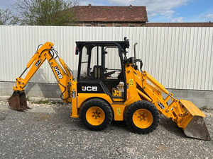 รถตักล้อยาง JCB 1CX ขนาดกะทัดรัด ขับเคลื่อน 4 ล้อ สำหรับงานก่อสร้าง พร้อมหัวตักด้านหน้าและหัวขุดด้านหลัง - Product Image 5