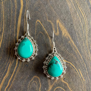 Boucles d'oreilles pendantes turquoise motif goutte d'eau or rose tendance avec perles et diamants pour mariages et soirées (9,6 grammes) - Product Image 1