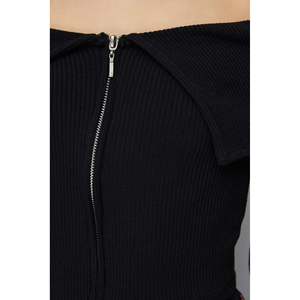 Blusa con Abertura en el Hombro y Detalle de Cremallera - Product Image 2