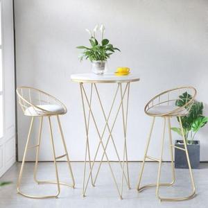Tabouret de bar en bois et en fer fabriqué à la main avec des détails complexes et un cadre robuste pour le style et la fonctionnalité - Product Image 6