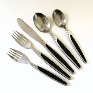 Ensemble de couverts en métal en acier inoxydable, design et élégant, parfait pour les repas modernes, les réunions de fête élégantes - Product Image 6