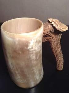 Tasse à corne à boire Viking avec finition polie et base en bois-Fait à la main écologique de haute qualité - Product Image 6