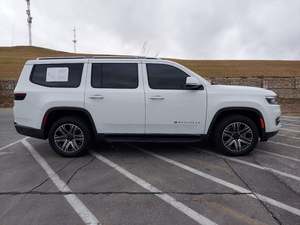 Jeep Wagoneer Série III 4x4 2022 / Disponible à la vente avec faible kilométrage, moteur essence, véhicule d'occasion en excellent état et sans accident, conduite à gauche - Product Image 4