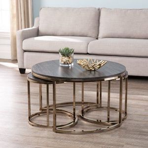 Mesa de centro de metal soldada a mano con detalles de diseño personalizados, perfecta para los propietarios que buscan muebles únicos. - Product Image 1