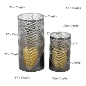Ensemble de deux bougeoirs votifs de forme ronde en cuivre et laiton martelé pour accessoires de décoration intérieure - Product Image 5