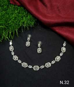 ENSEMBLE DE COLLIER DE MARIÉE EN DIAMANT AMÉRICAIN ET BOUCLES D'OREILLES CLASSIQUES ET DE HAUTE QUALITÉ ENSEMBLE DE BIJOUX DE MARIAGE POUR FEMMES DE STYLE CLASSIQUE - Product Image 4