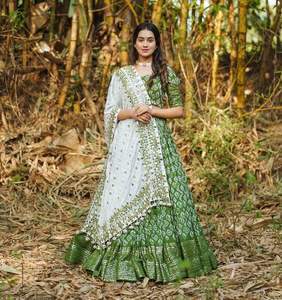 ชุดผ้าปักลายสำหรับเจ้าสาวแบบอินเดีย,ผ้าเนยเนื้อนิ่มพิมพ์ลายดิจิตอลแฟนซีพร้อมกระจกจริงทำงาน Lehenga พร้อม Dupatta เต็มรูปแบบ - Product Image 4