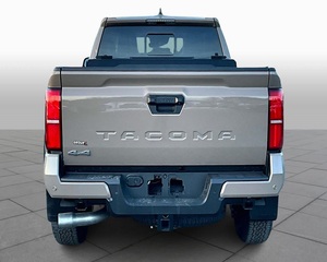Toyota Tacoma TRD Off Road 2022, Doble Cabina, Caja de 6', V6, 4x4, Volante a la Izquierda/Derecha - Product Image 4