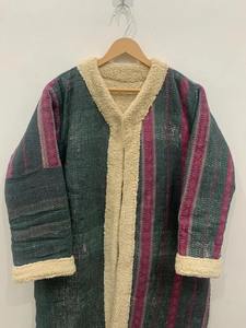 Veste en fausse fourrure antique Kantha Gilet court Veste brodée à la main Broderie Suzani Veste courte brodée Suzani - Product Image 5