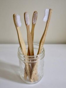 Brosse à dents 2025 en bambou de qualité supérieure Design de voyage écologique, infusé au charbon de bois, élégant et durable pour les adultes - Product Image 6
