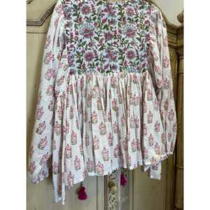 Top Gypsy para Mujer en Estampado Floral Rosa Prado, Talla Única XL, Lino Satinado Transpirable con Logotipo Bordado y Decoración de Encaje - Product Image 6