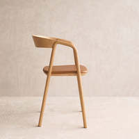 Fauteuil en teck minimaliste, chaise de salle à manger design pour l'hôtellerie de luxe et les intérieurs résidentiels