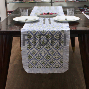 Camino de Mesa Ridhi de Lujo, Estilo Indio Floral, Color Azul Claro, 100% Algodón, Personalizable, con Volantes, Estampado a Mano, para Comedor, Hotel, Boda - Product Image 2