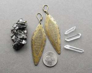 Boucles d'oreilles Boho Bronze Shield Big Brass Statement Dangle Jewelry pour le festival et le style égyptien - Product Image 5