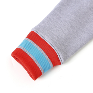 Delaware State Heather Grey Crewneck Winter Eco-Friendly |   Pull en molleton unisexe à manches raglan rouge et blanc avec broderie sur le devant - Product Image 6