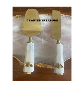 Juego de servidor de pastel portátil de acero inoxidable dorado Premium hecho a mano de 2 piezas Fabricante mayorista Venta directa de fábrica - Product Image 1