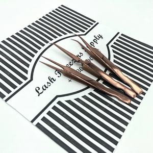Pinzas de extensión de pestañas con agarre de diamante de oro rosa Herramienta de belleza de fibra de pestañas de aislamiento de volumen de 90 grados de acero inoxidable sostenible - Product Image 6