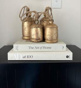 <b>Old</b> fashioned sounding handmade iron cow <b>bells</b> with loop handle and antique finish for rustic outdoor decoration - Product Image 4