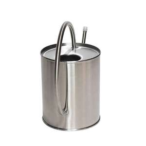 Regadera de metal robusta, perfecta para el cuidado rutinario de las plantas, que proporciona un flujo de agua suave y controlado y una sujeción firme. - Product Image 1