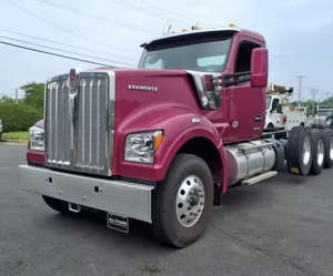 El mejor!! Camión Kenworth S W990 de tres ejes, cabina y chasis, usado, automático/manual, en EXCELENTE estado, modelos 2023-2024, para entrega mundial. - Product Image 1