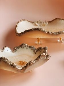 Cuenco de resina decorativo con capas transparentes y coloridas ideal para crear un centro de mesa visualmente atractivo en casa - Product Image 5