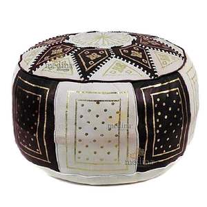 Pouf compact Medina en cuir marocain véritable, artisanal, à motifs géométriques traditionnels, avec corde en forme d'échelle, pour salon et mariage - Product Image 1