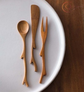 Juego de Cubiertos de Madera Clásico, Cucharas, Tenedores y Cuchillos Reutilizables de Madera Natural para Cocinas Tradicionales y Modernas - Product Image 4