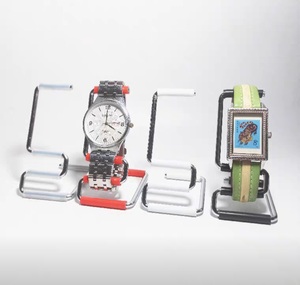 Nouveau support d'affichage de montre en acier inoxydable argenté à la mode et élégant: une solution chic pour présenter vos montres préférées - Product Image 3