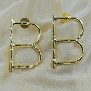 Bijoux d'oreilles plaqués or avec mots anglais de haute qualité pour femmes et filles - Product Image 1