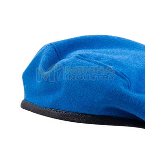 Boina de Lana Suave, Diseño Elegante, Perfecta para Conjuntos de Otoño e Invierno, Boina Moderna para Mujeres y Hombres - Product Image 6