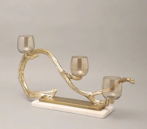 Superbe bougeoir doré avec verre idéal pour la décoration de table à manger et de centre de table - Product Image 5