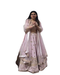 Lehenga Choli de qualité supérieure pour femmes, en soie Georgette épaisse, broderie en relief, idéal pour les mariages et les fêtes, en provenance d'Inde - Product Image 1