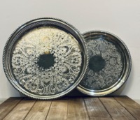 Plaque de chargeur gravée en argent antique parfaite pour la décoration de la salle à manger, le plateau de service, le mariage et la décoration festive.