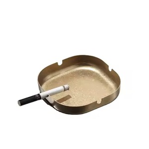 Cendrier élégant en acier inoxydable doré, design coupe-vent pour la maison, le bureau, l'hôtel, la salle de fumeurs, élégant et durable - Product Image 1