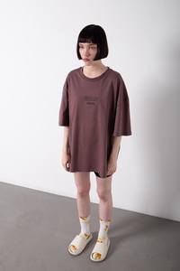 เสื้อยืดฮิปฮอปผู้หญิงสั่งทำพิเศษ คุณภาพสูง ขายส่ง ปริมาณมาก พิมพ์ลายด้านหน้าและด้านหลัง พรีเมียม ติดกระดุม ผ้าฝ้าย 100% สไตล์ลำลอง 180-280 GSM - Product Image 2