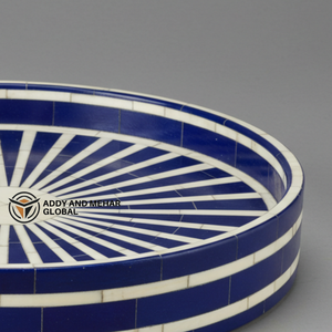 Plateau de service et de rangement rond moderne de luxe en résine bleue et blanche fait à la main pour la décoration de la cuisine et du bureau - Product Image 5