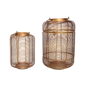 Portavelas de Metal dorado de diseñador, soporte de vela decorativo de acento para decoración del hogar moderno único para ambiente romántico - Product Image 1