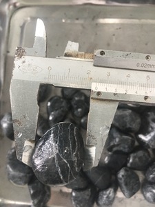 หินกรวดหินสีดำแบบกรวดตามธรรมชาติสามารถปรับแต่งได้สำหรับภูมิทัศน์วิลล่าที่หรูหราทนทานเป็นมิตรกับสิ่งแวดล้อม - Product Image 5