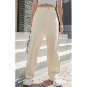 Jean en denim crème vintage ample et stylé pour femme – Tendance, décontracté, streetwear, coupe ample, écologique, taille 26-40 - Product Image 2