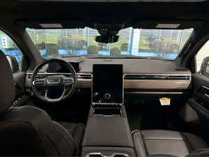 2025 S-i-e-r-r-a E V Denali Crew Cab Extended Range e4WD, Caja de Cambios Automática, Título Limpio, Sin Accidentes, con Bajo Kilometraje - Product Image 5