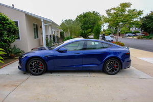 Tesla Model S Plaid 2024, sans réserve, inspecté, 250-300 ch, trois moteurs, transmission intégrale, conduite à gauche, capacité de conduite autonome complète à l'arrière - Product Image 2