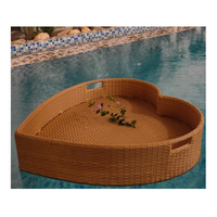 Plateaux flottants pour la détente, parfaits pour les fêtes à la piscine et le repos: rotin et plastique/Collection de plateaux flottants