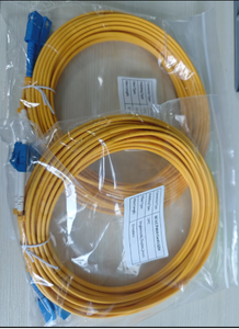 Puentes de fibra óptica personalizables con conectores Sc/APC LC/Unpc FC St, LSZH OEM ODM adecuado para cable de conexión de redes 4G - Product Image 3
