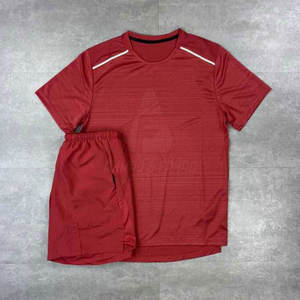 Ensemble de survêtement coupe-vent léger et à séchage rapide 2-en-1 pour femme avec logo frontal, veste à capuche et short en polyester/nylon pour la course - Product Image 3
