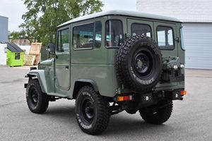 ÉDITION CLASSIQUE 1983 LANDCRUISERS 4 VITESSES MANUELLES 4X4 CONDUITE À GAUCHE EN PARFAIT ÉTAT DE FONCTIONNEMENT PROPRE ET EXCELLENT ÉTAT MEILLEURE OFFRE EXPORT - Product Image 4