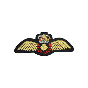 Badges de blazer en fil métallique fait à la main en usine Badges brodés de cérémonie personnalisés à vendre - Product Image 6