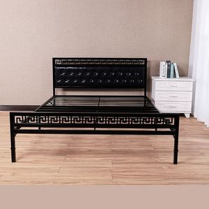 Lit moderne en métal noir avec découpes décoratives de clés grecques sur la tête et le pied du lit - Product Image 4